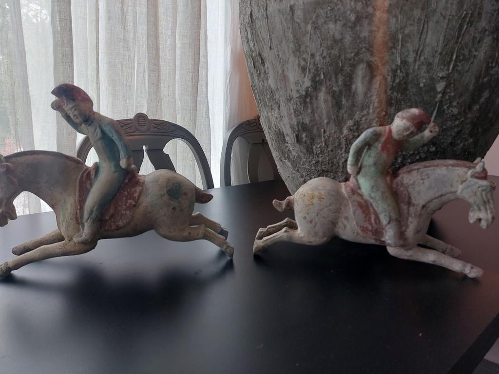 Set van 2 Oude Chinese Tang Paarden met Ruiters, Keramiek, Ophalen