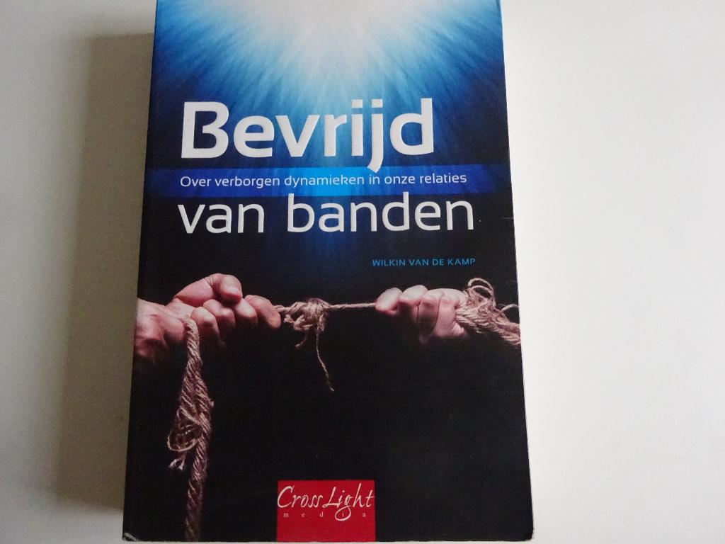 WILKIN VAN DE KAMP - BEVRIJD VAN BANDEN, Boeken, Ophalen of Verzenden, Gelezen, Christendom | Protestants