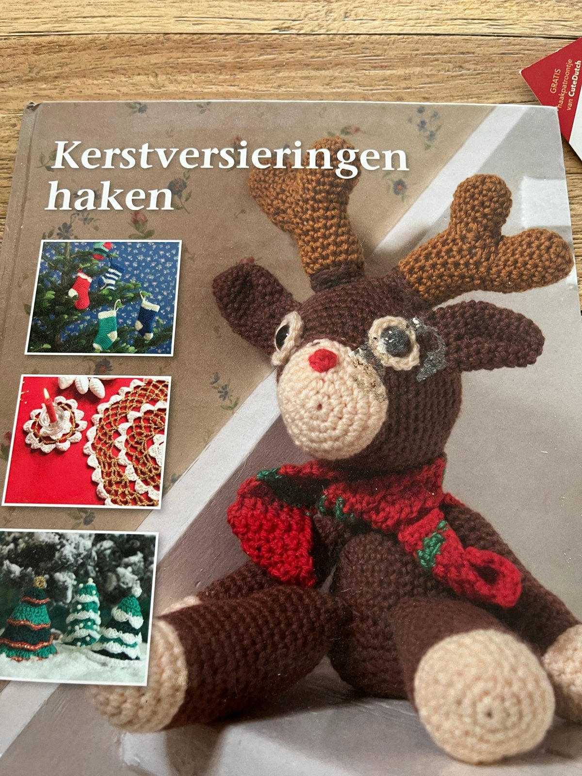 Kerstversieringen haken - Boek met patronen, Ophalen of Verzenden, Zo goed als nieuw, Breien en Haken
