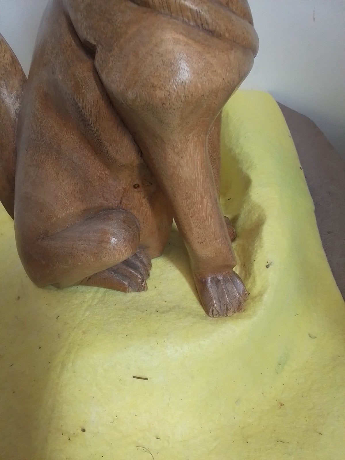 12618) mooi groot houten beeld hond  hoog 32cm, Antiek en Kunst, Ophalen of Verzenden