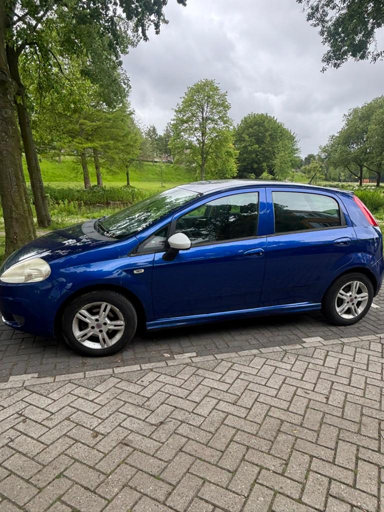 Fiat Punto 1.4 5DR 2009 Blauw, Auto's, Voorwielaandrijving, 40 €/maand, 4 cilinders, Origineel Nederlands
