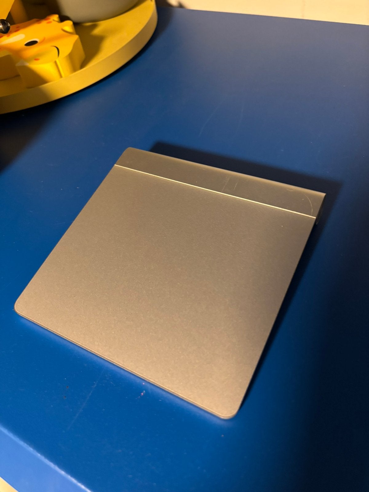 Apple magic trackpad op batterijen, Computers en Software, Ophalen of Verzenden, Zo goed als nieuw, Draadloos, Trackpad