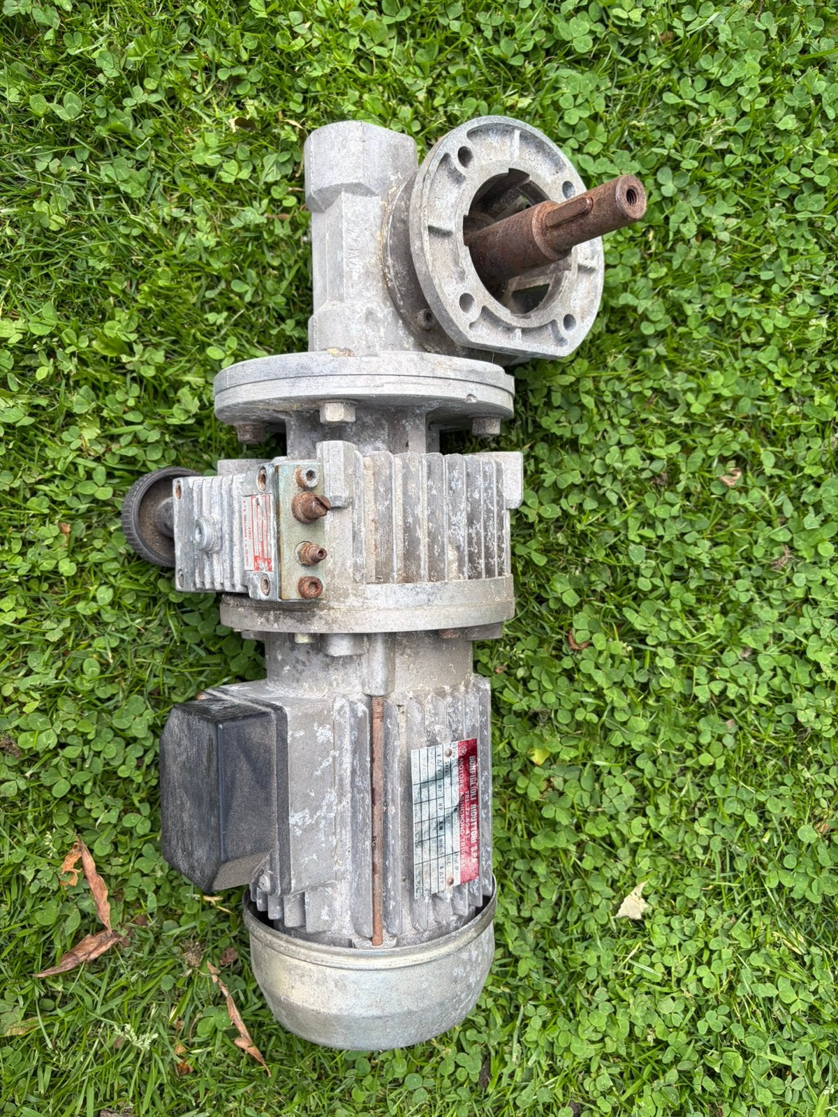 Electromotor met haakse vertragingskast, Ophalen