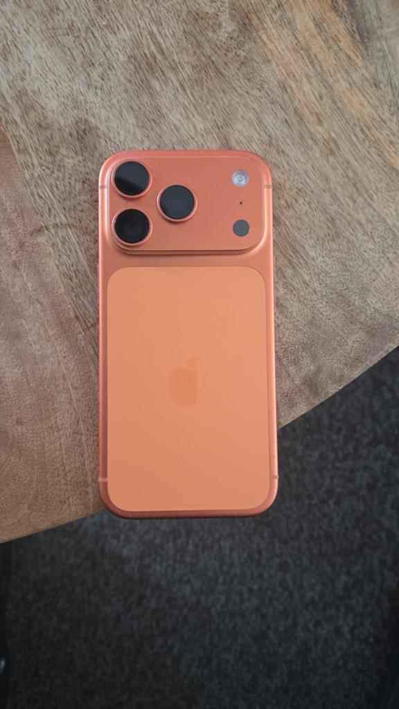 Zo goed als nieuwe iPhone 17 Pro Max 256GB Oranje, Zwart, IPhone 15 Pro Max, Zo goed als nieuw, Zonder simlock