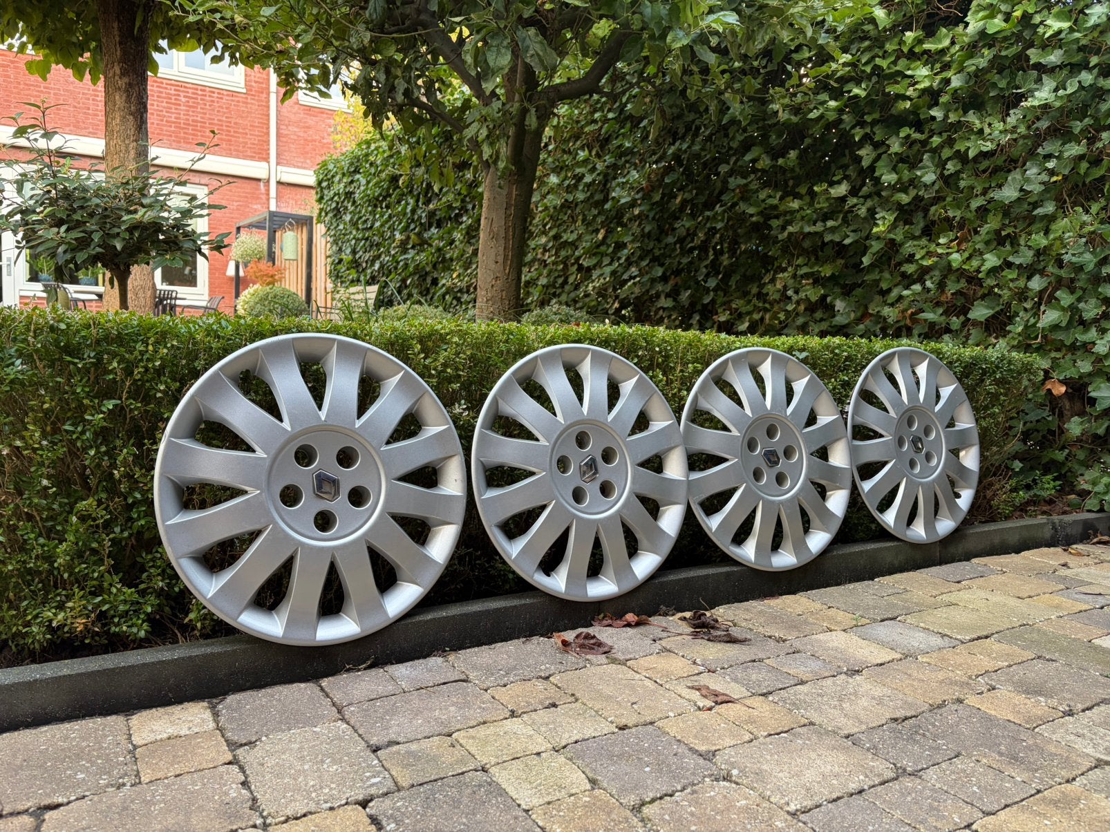 17 inch, Renault originele wieldoppen., Auto diversen, Ophalen of Verzenden, Gebruikt