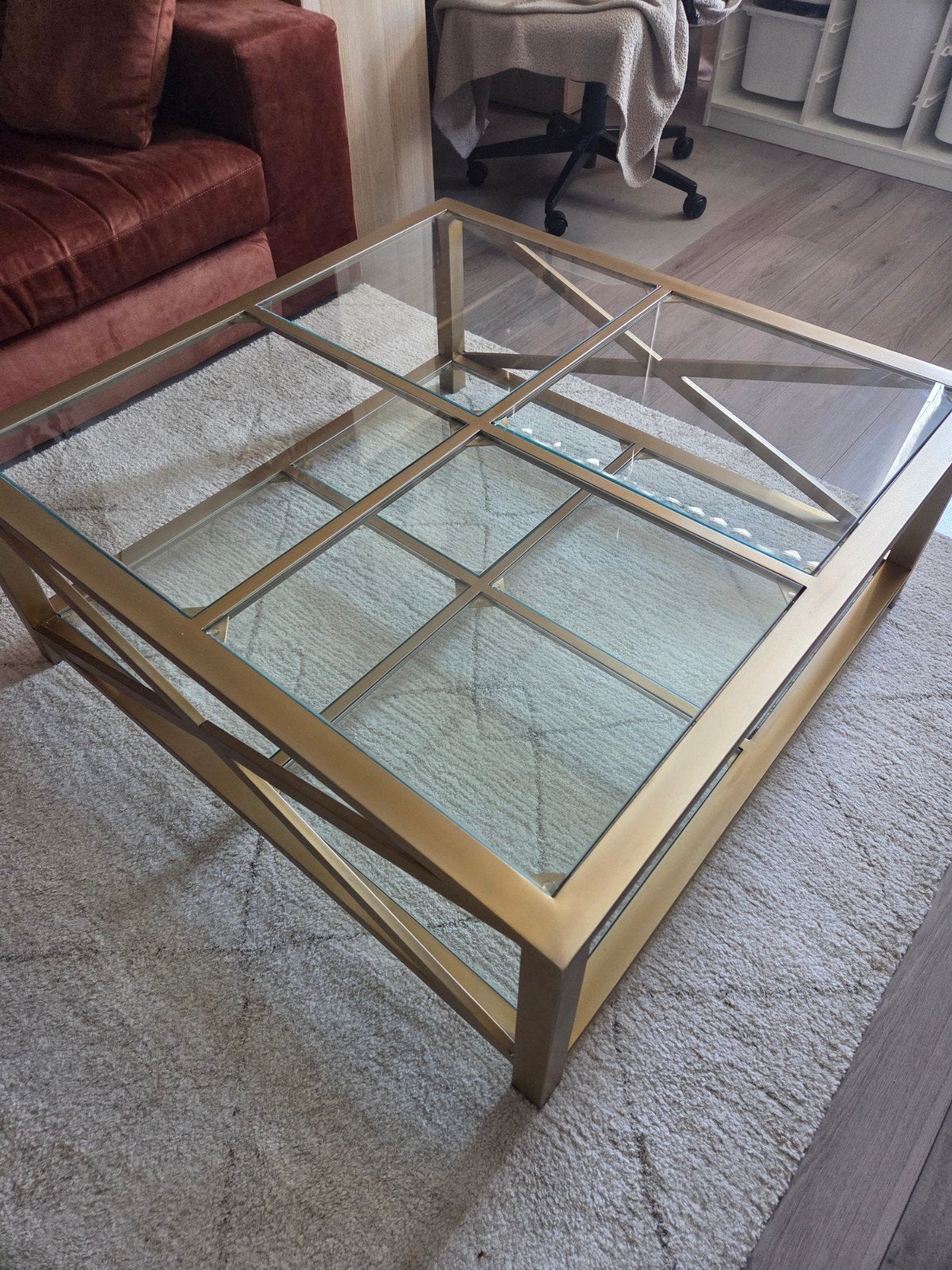 Gouden salontafel met glazen blad, Huis en Inrichting, Ophalen, Gebruikt, 50 tot 100 cm, Vierkant
