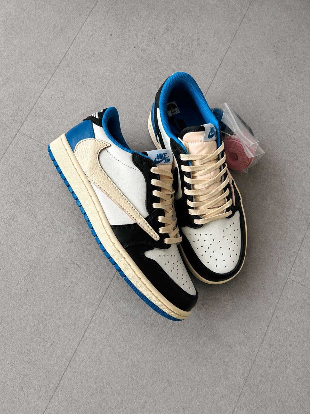 Nike Air Jordan 1 Low Travis Scott Fragment ( Maat 43), Ophalen of Verzenden, Nieuw, Blauw, Sneakers of Gympen