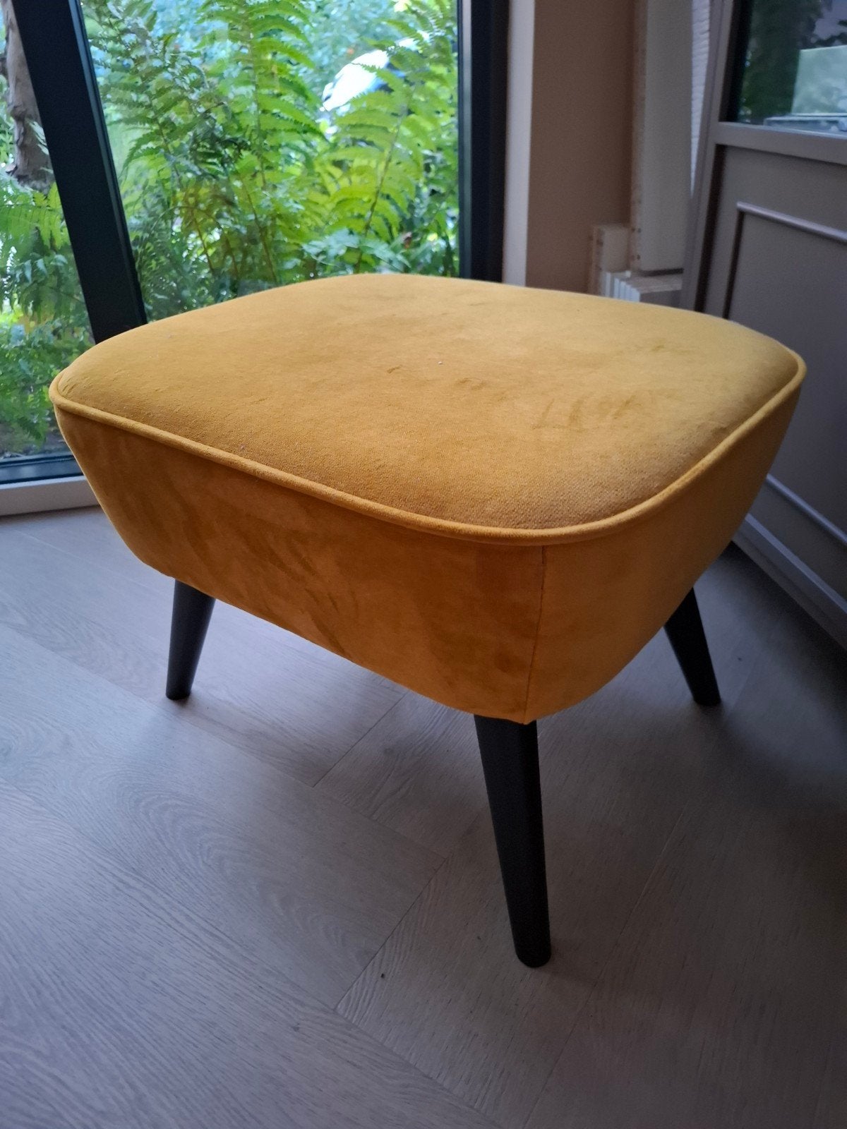 WOOOD Hocker Sara Okergeel Fluweel, Ophalen, Zo goed als nieuw