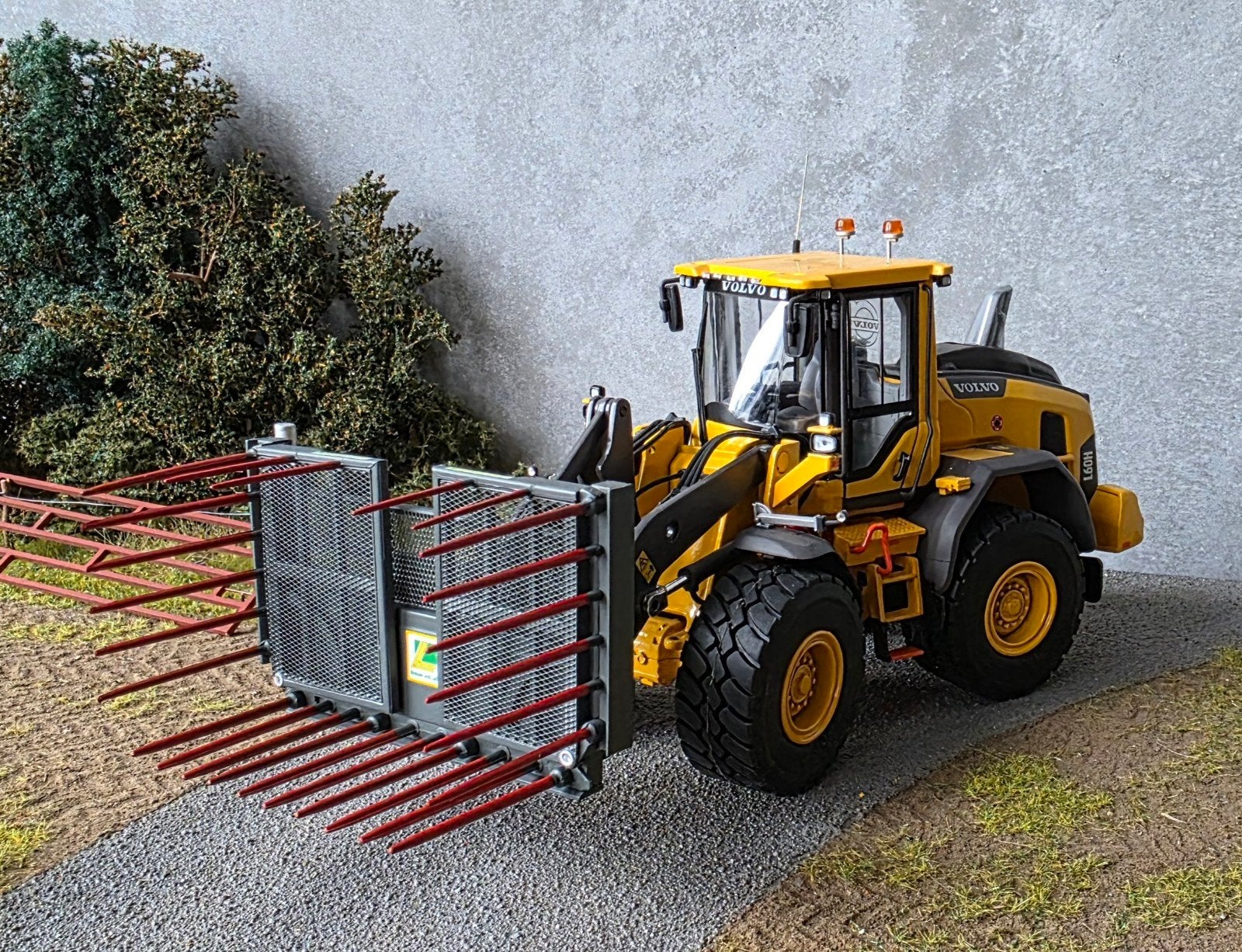 Verbouwde Volvo L60H shovel 1:32, Ophalen of Verzenden, Nieuw, Tractor of Landbouw, Overige merken