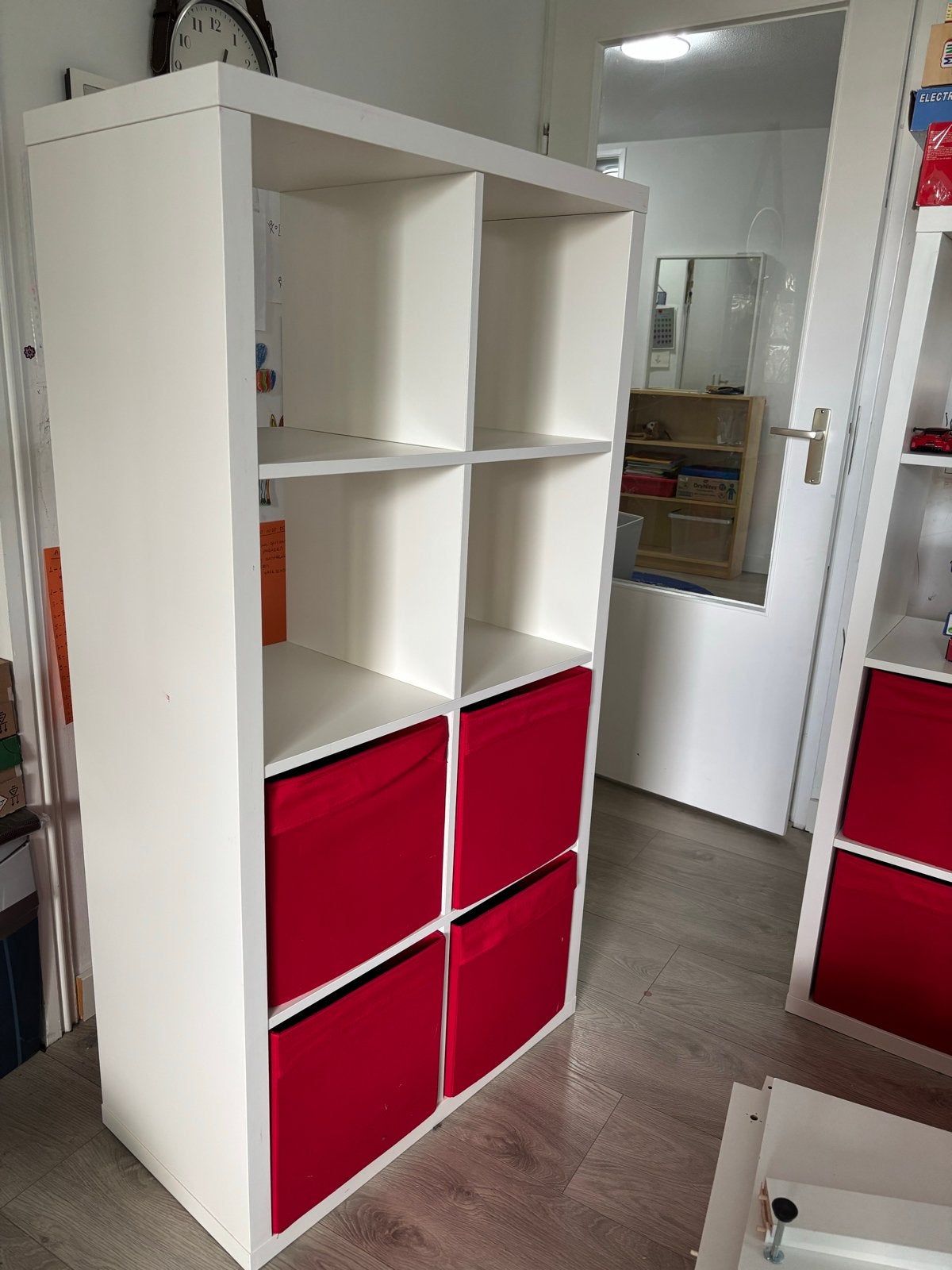 IKEA Kallax kast met 8 vakken en 4 rode bakken, Ophalen, Gebruikt