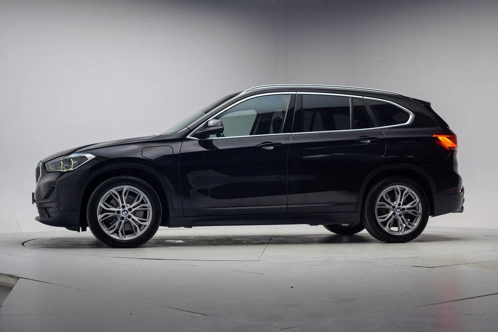 BMW X1 xDrive25e Executive Aut. [ LED Navi Camera ], Auto's, 125 pk, Gebruikt, 750 kg, Zwart