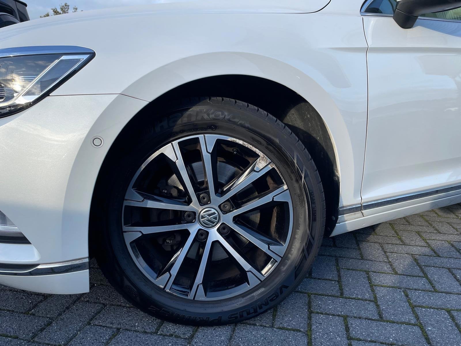 Volkswagen Passat 1.6 TDI Highline Business R | DSG | Panora, Auto's, Dealer onderhouden, Automatische klimaatregeling, Gebruikt