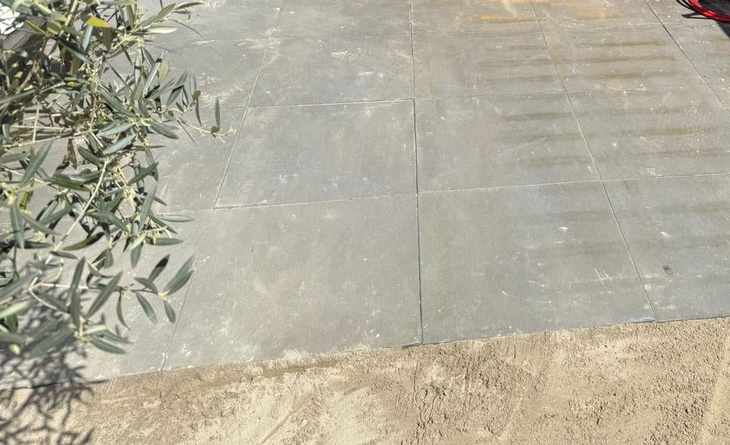 Gratis af te halen: +/- 12m2 grijze tuintegels, Ophalen of Verzenden, Gebruikt, 10 m² of meer, Vloertegels