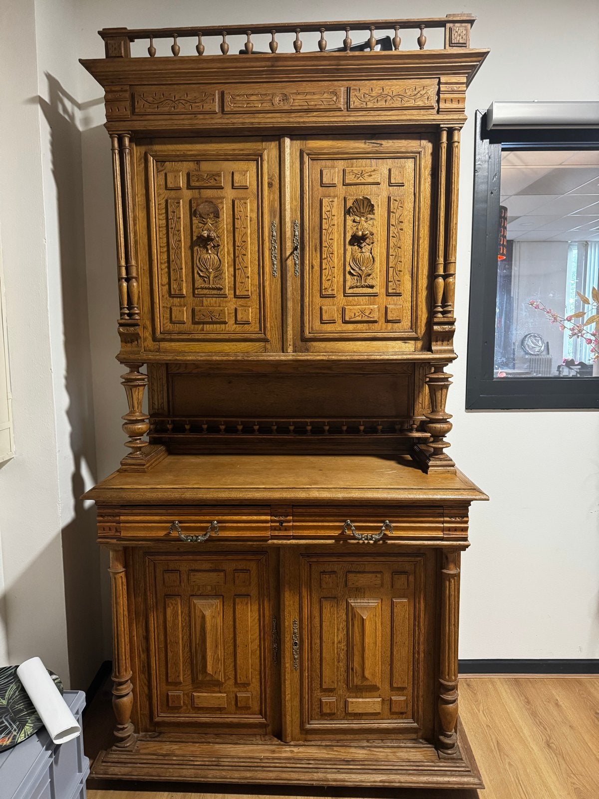 Antiek Eiken Dressoir / Buffetkast met Rijk Snijwerk, Ophalen