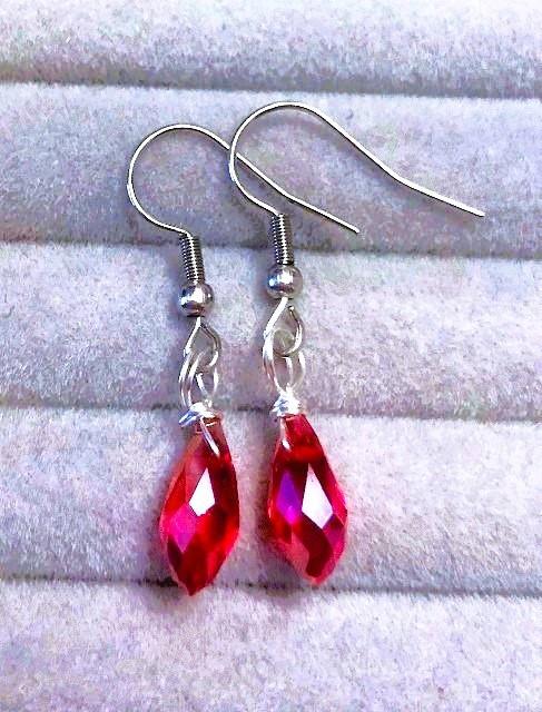 Oorbellen zilver-plated met kristallen rood -robijn