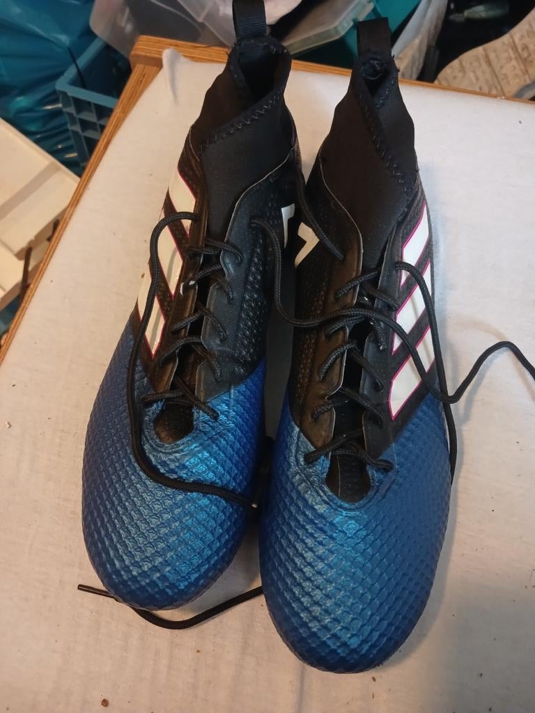 Adidas voetbalschoenen, Sport en Fitness, Voetbal, Ophalen of Verzenden, Zo goed als nieuw, Schoenen