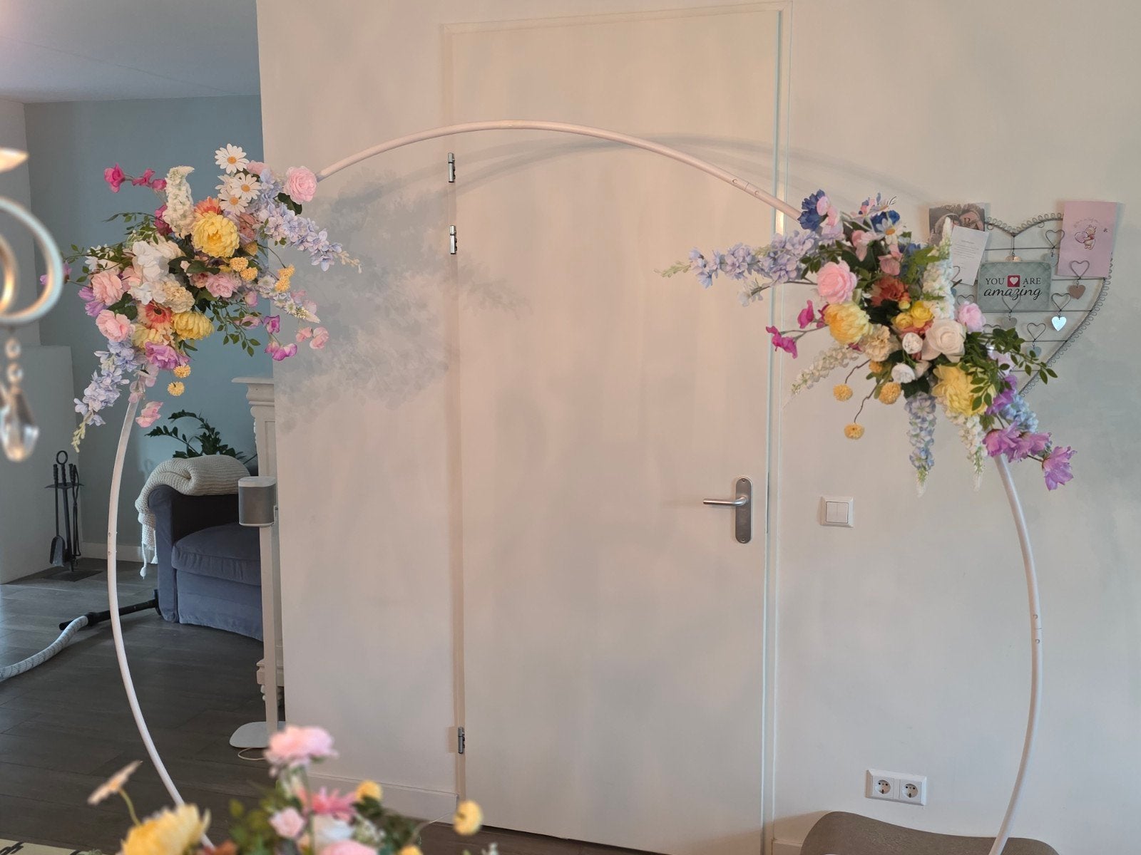 Trouwboog/ back drop wit met bloemen, Ophalen, Zo goed als nieuw, Geboorte of Huwelijk