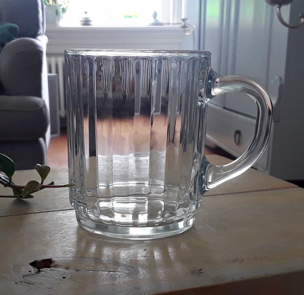 1x theeglas met vlakjes voor een mooi effect - glas, Glas of Glazen, Gebruikt, Vintage, Ophalen of Verzenden
