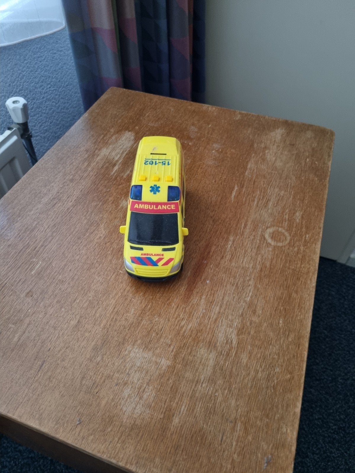 Gele speelgoed ambulance met licht en geluid, Ophalen of Verzenden, Gebruikt