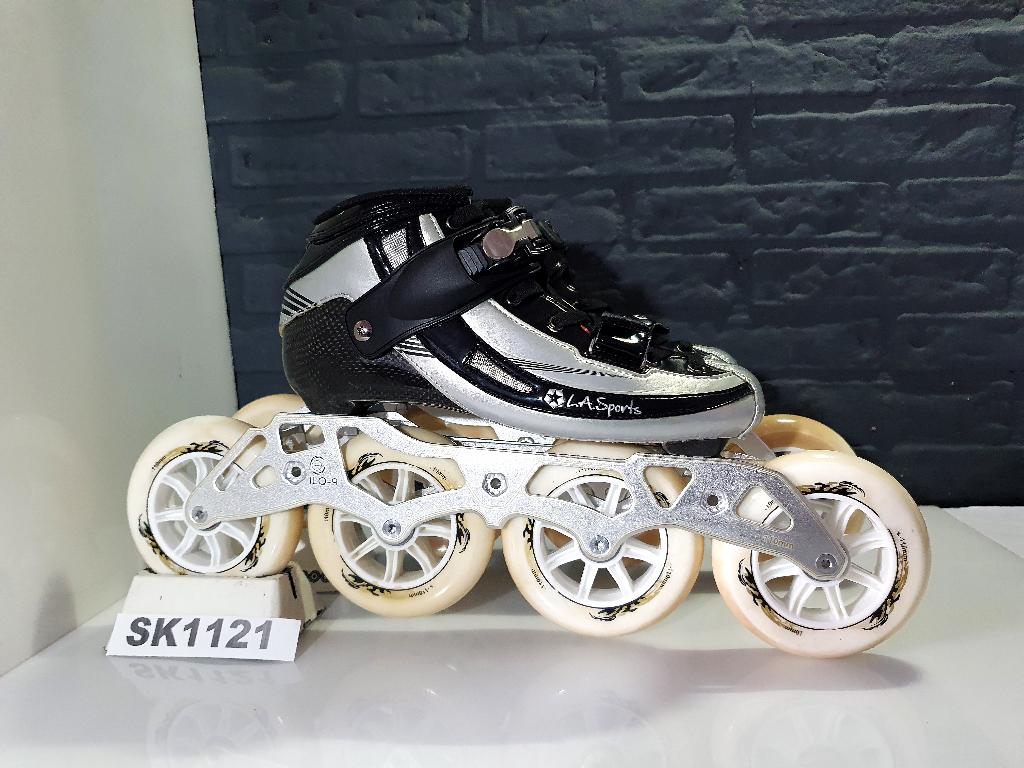 LA Sports Pro Skeelers Skates 4x110 110mm Wielen Maat 40, Sport en Fitness, Skeelers, Nieuw, Inline skates 4 wielen, Overige merken