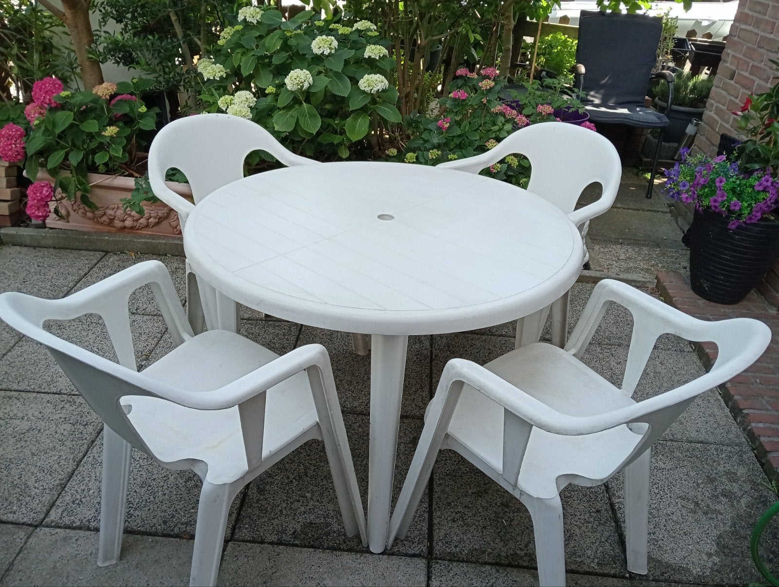 Witte kunststof tuinset met 4 stoelen, Ophalen, 4 zitplaatsen, Kunststof, Gebruikt