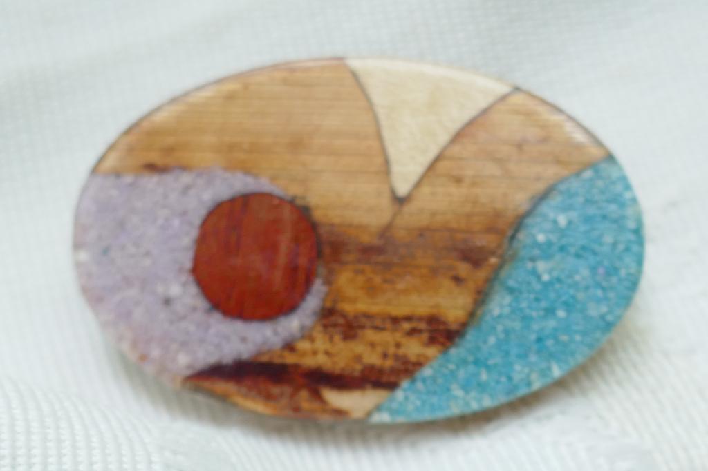 Bijzondere houten broche, Overige materialen, 4 tot 7 cm, Overige kleuren, Verzenden