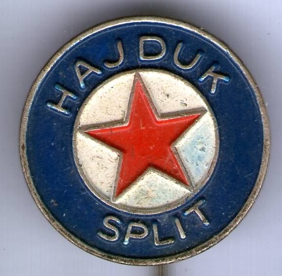 HAJDUK Split zilverkleurig voetbalclub speldje ( Z_128), Ophalen of Verzenden, Zo goed als nieuw, Sport, Speldje of Pin