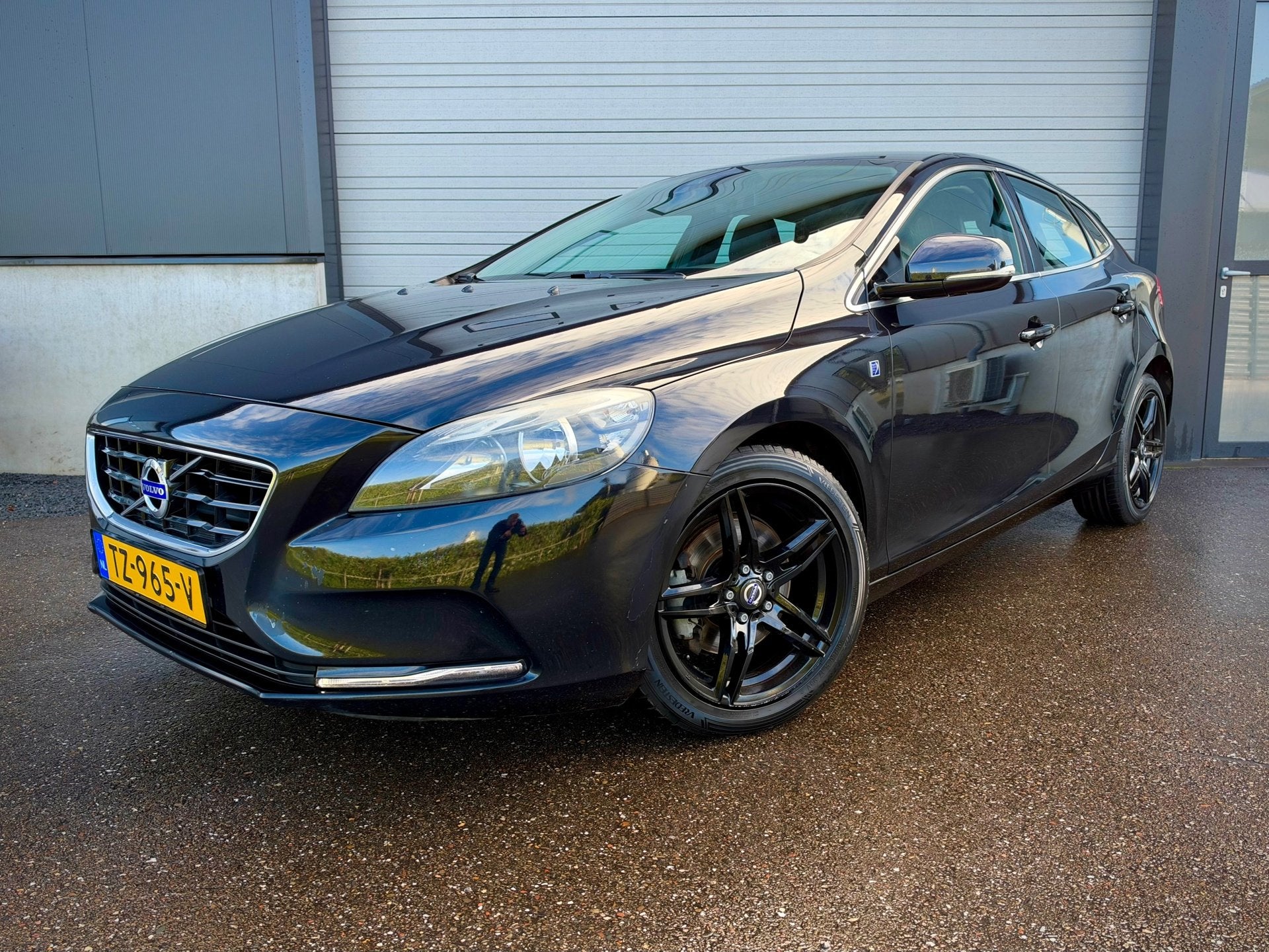 Volvo V40 1.6 T3 Ocean Race, Voorwielaandrijving, Gebruikt, Zwart, 4 cilinders