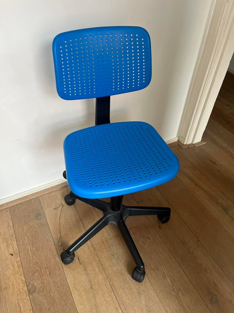 IKEA bureaustoel voor kinderen, Huis en Inrichting, Bureaustoelen, Ophalen, Gebruikt, Blauw, Bureaustoel
