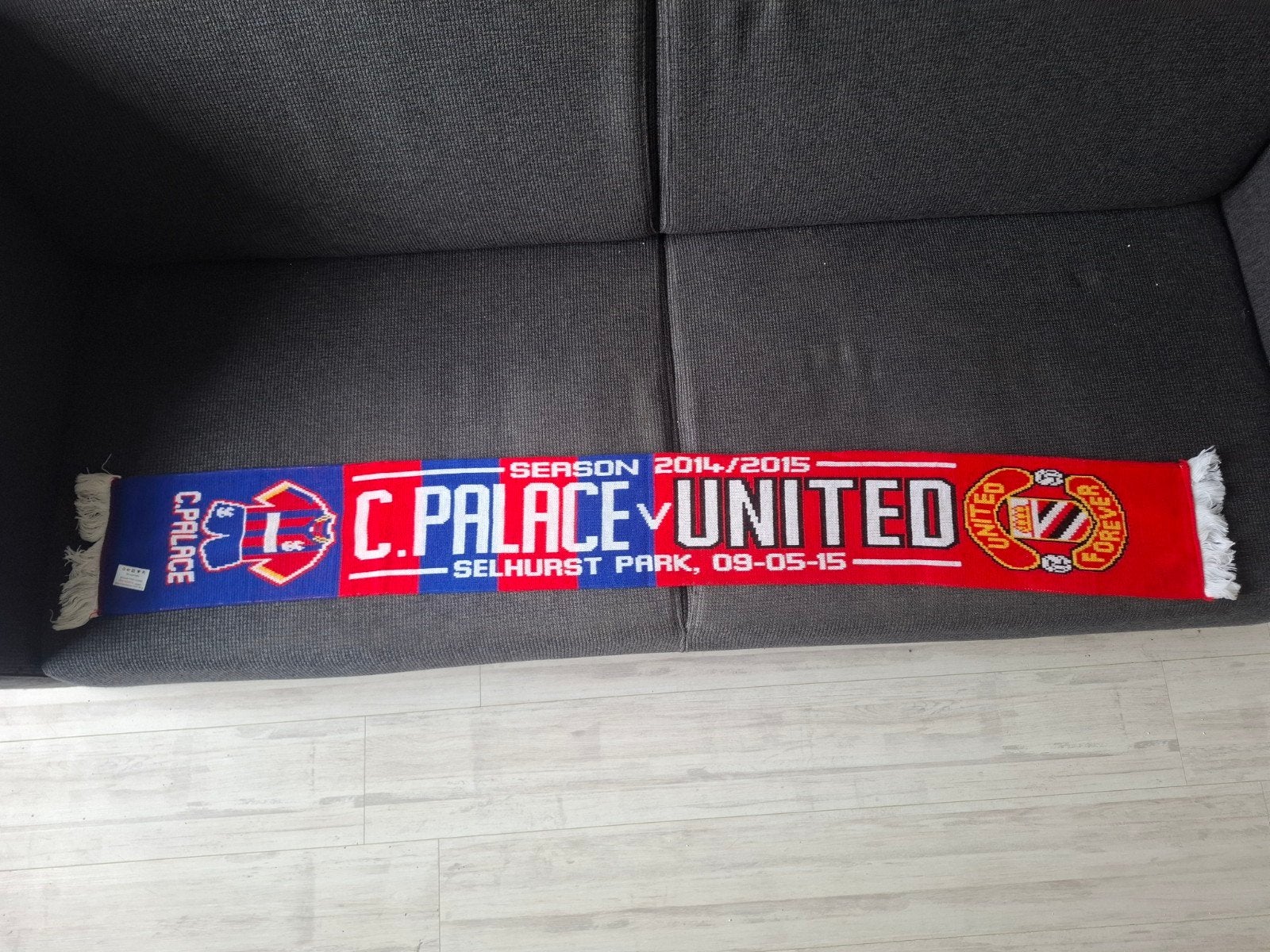 Manchester United vs Crystal Palace Sjaal 2014/2015, Verzamelen, Sportartikelen en Voetbal, Ophalen of Verzenden, Zo goed als nieuw