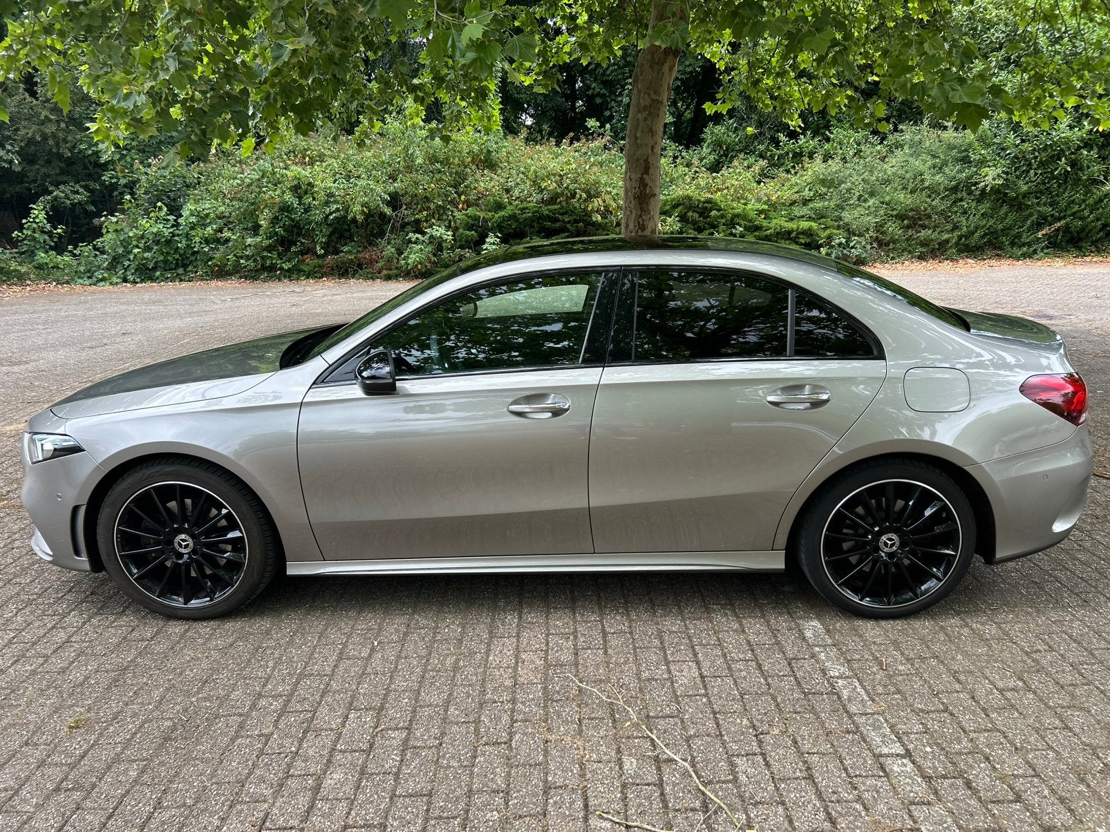 Mercedes-Benz A-Klasse A 250 e, Auto's, Mercedes-Benz, Zwart, Alcantara, 1600 kg, 1332 cc