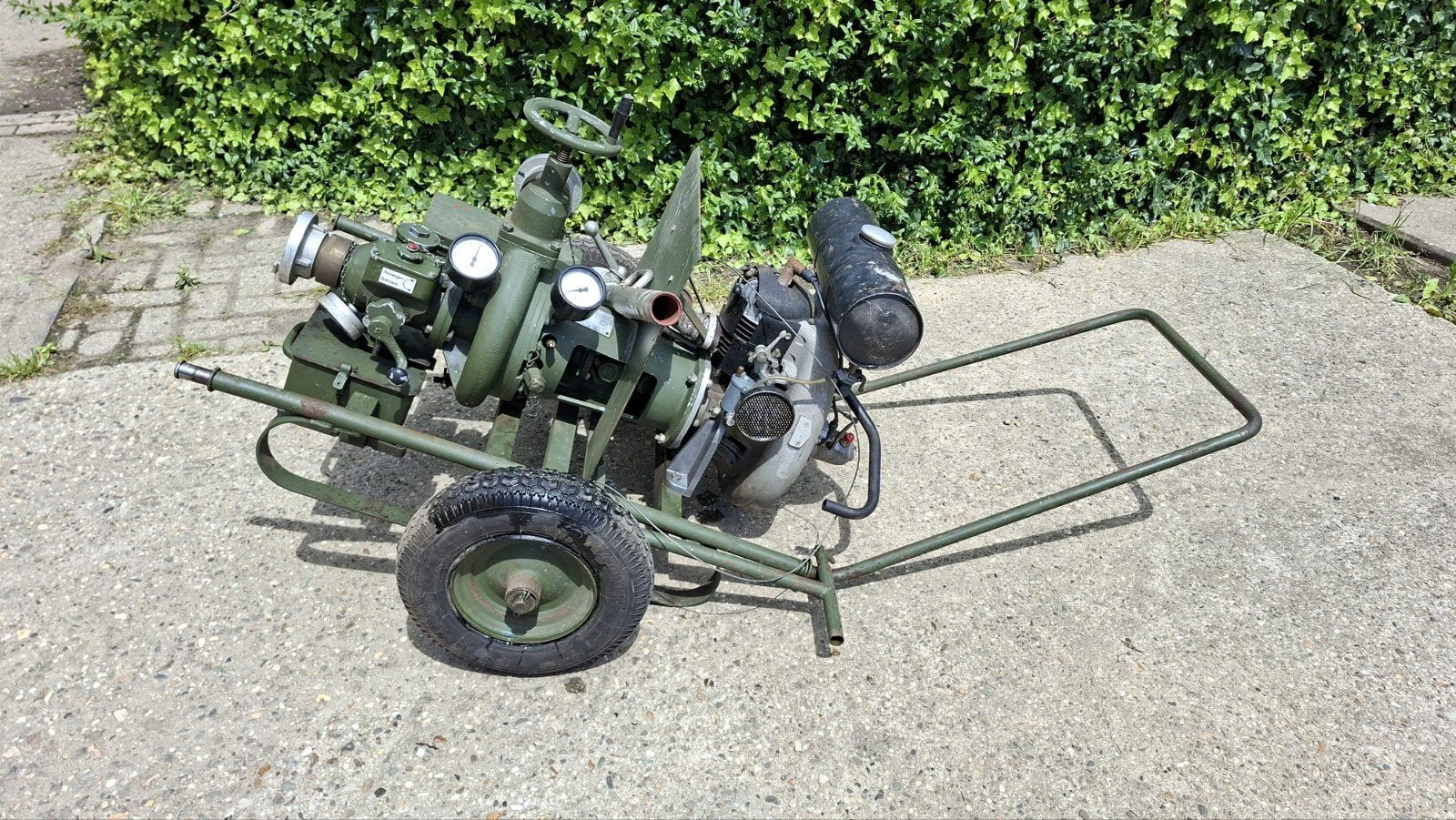 Waterpomp met motor van het leger, Ophalen, Gebruikt