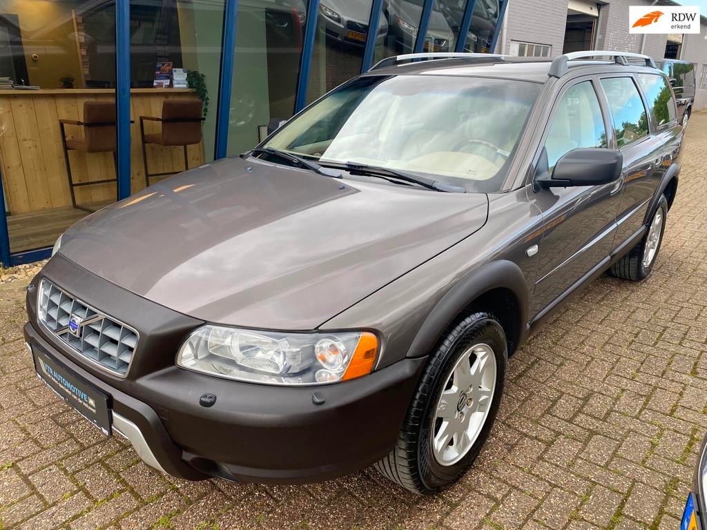 Volvo XC70 2.5 T Summum Automaat AWD 210PK LEER / NAVI / TRE, Automaat, Gebruikt, Beige, Bruin
