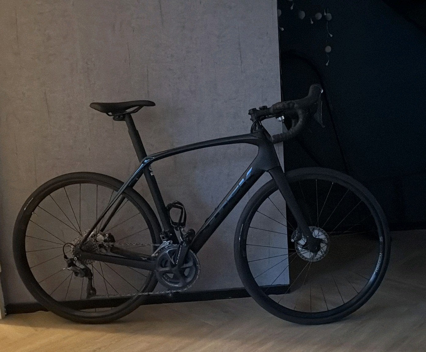 Trek Domane SL 6 2021 Carbon Racefiets Ultegra Zwart 56 inch, Fietsen en Brommers, Fietsen | Heren | Sportfietsen en Toerfietsen