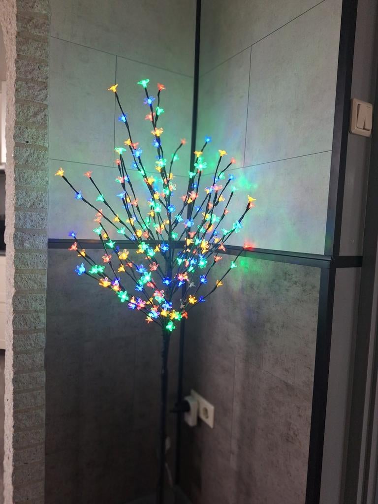 LED Boom met Kleurrijke Verlichting - Sfeervolle Decoratie, Huis en Inrichting, Lampen | Overige, Ophalen of Verzenden, Gebruikt