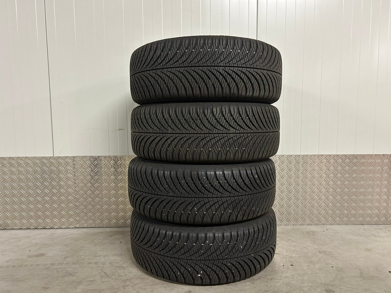 Originele VW T-Roc Valencia 17 inch  GoodYear All Season, Ophalen, Banden en Velgen, 17 inch, All Season