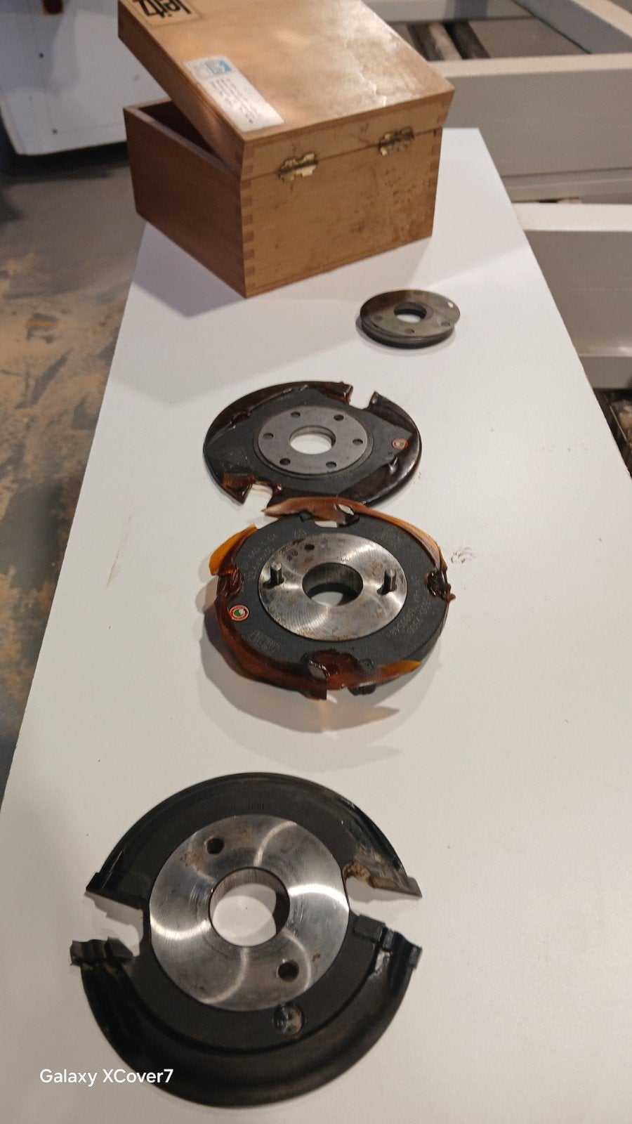 Leitz paneeldeur frees, Verzenden
