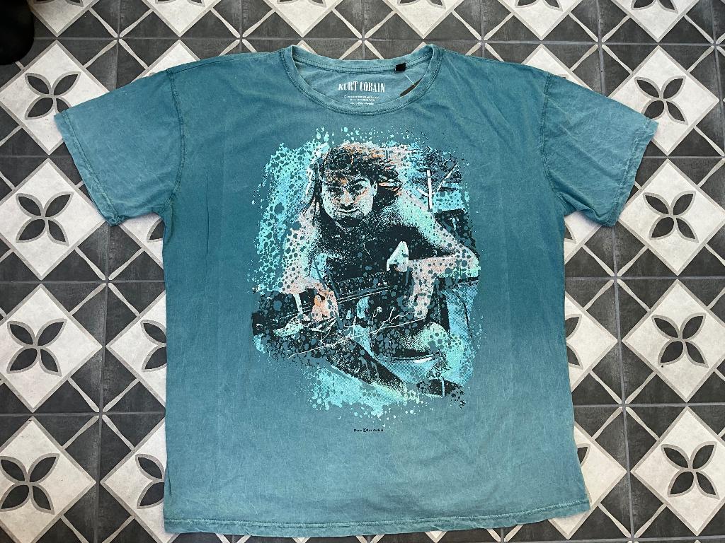 T-shirt turquoise van Kurt Cobain/Nirvana "Guitar" Maat XXXL, Nieuw, Ophalen of Verzenden, Kleding, Emmen