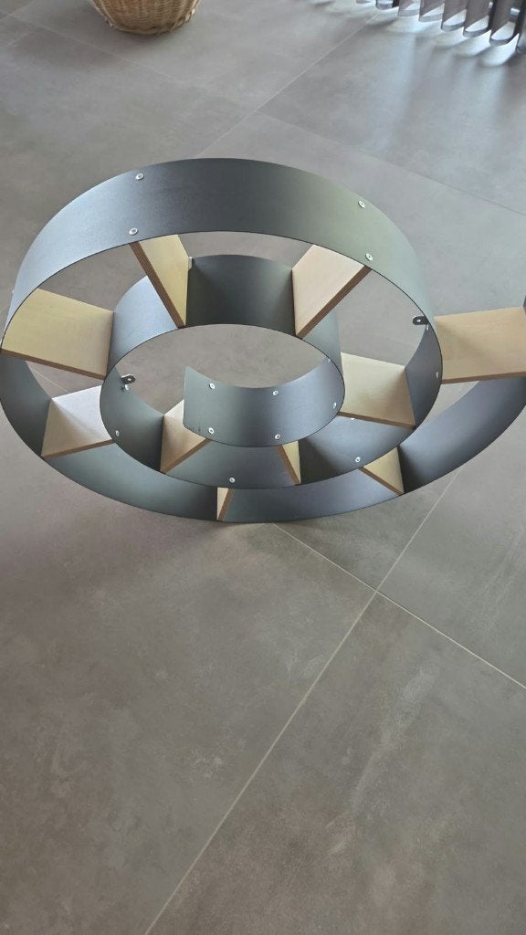 design wand-/boekenrek in spiraalvorm, Ophalen