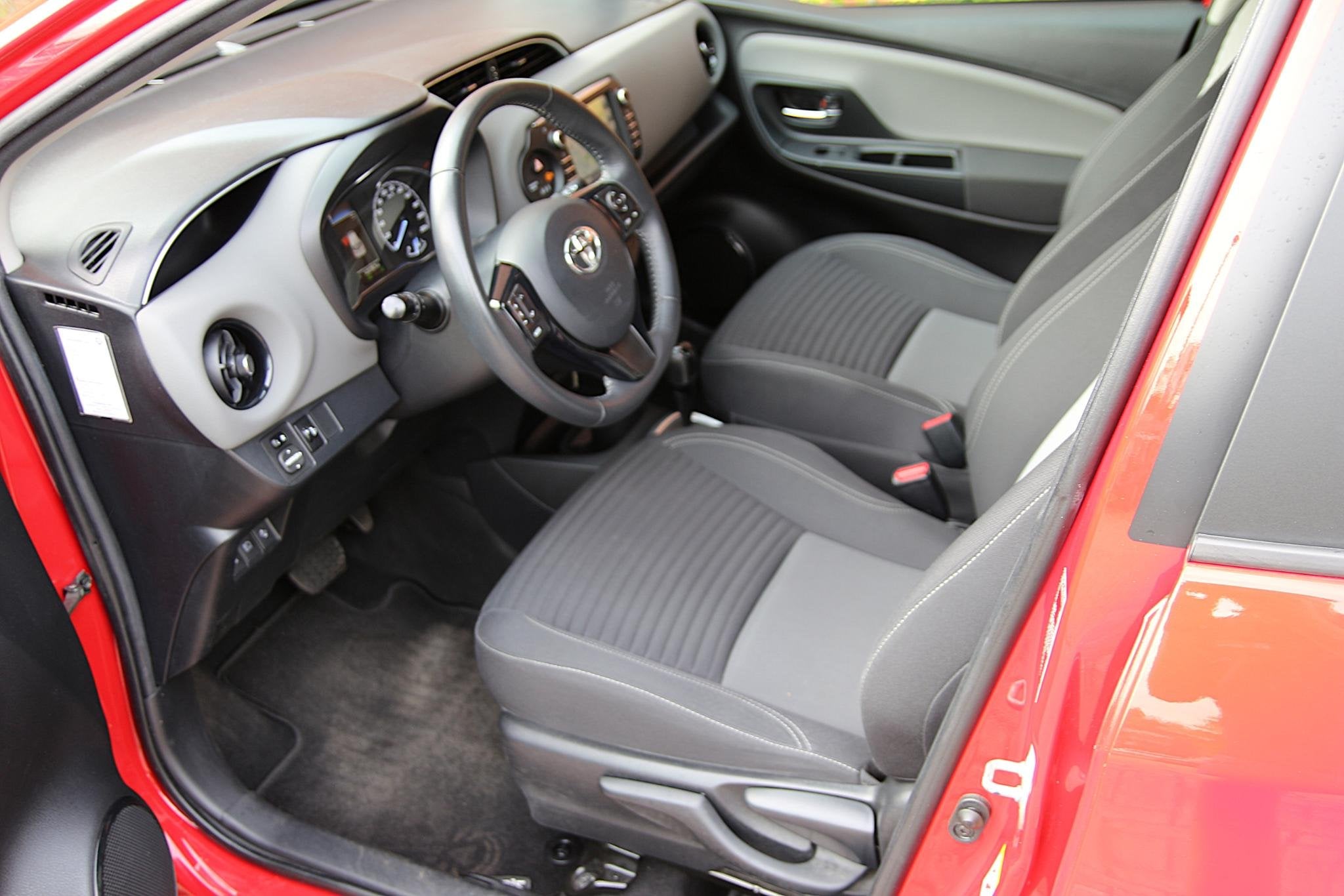 Toyota Yaris 1.5 Hybrid Aspiration | NL-auto | Hybride | Nav, Auto's, Gebruikt, 4 cilinders, 49 €/maand, Origineel Nederlands