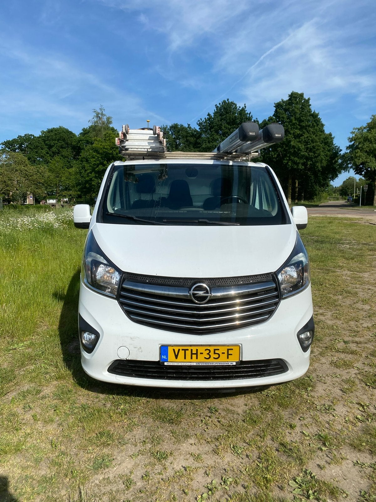 Opel Vivaro 2016 inclusief Bott, Festool, Rhino inrichting, Auto's, Voorwielaandrijving, Euro 5, Zwart, Wit