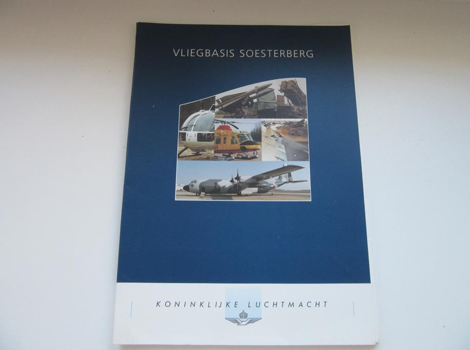 Vliegbasis Soesterberg brochure, Verzamelen, Verzenden, Luchtmacht, Nederland, Boek of Tijdschrift