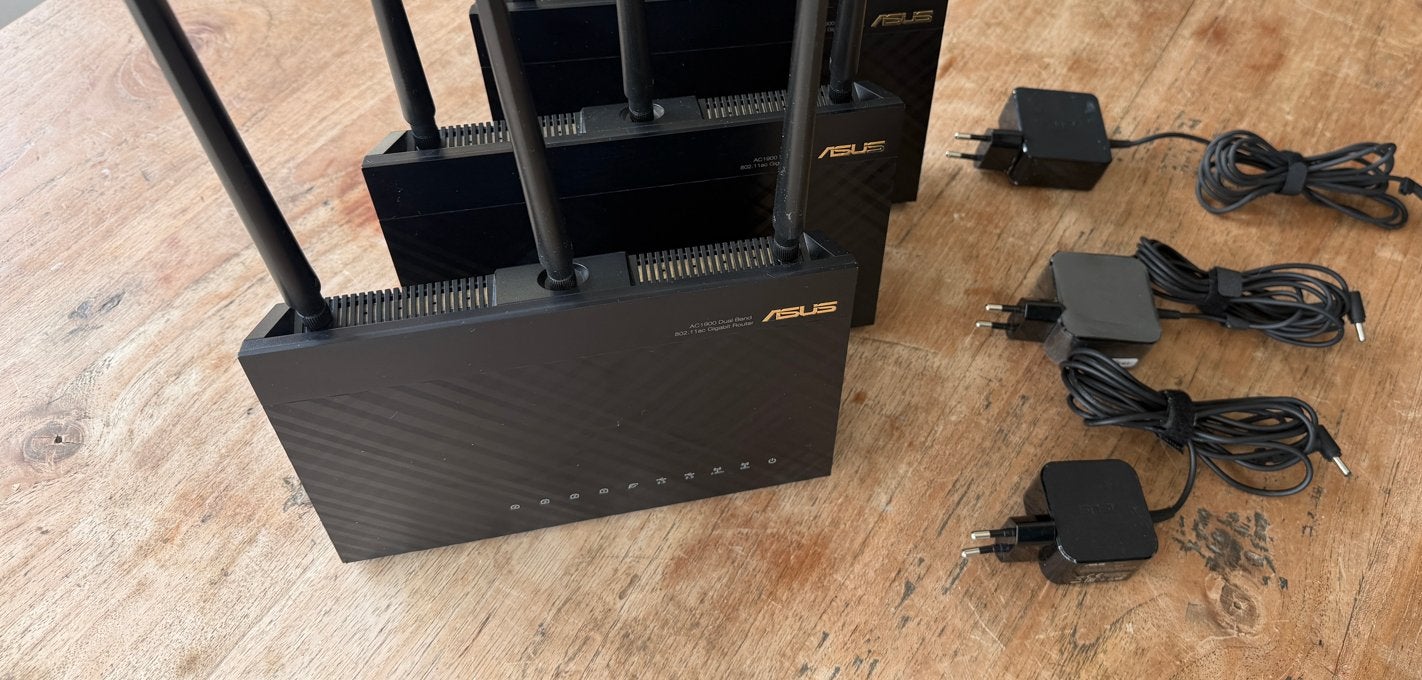 2x ASUS RT-AC68U Router, Computers en Software, Routers en Modems, Ophalen of Verzenden, Gebruikt, Router, ASUS