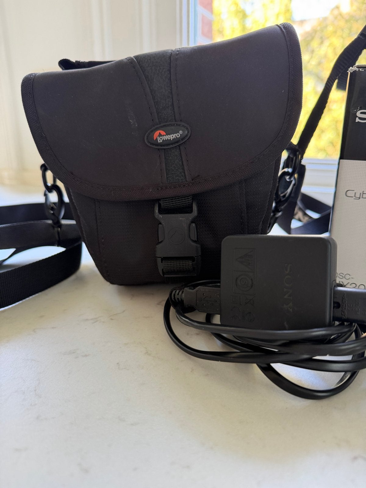 Foto 3 van Sony Cyber-shot DSC-HX300 Bridgecamera met accessoires