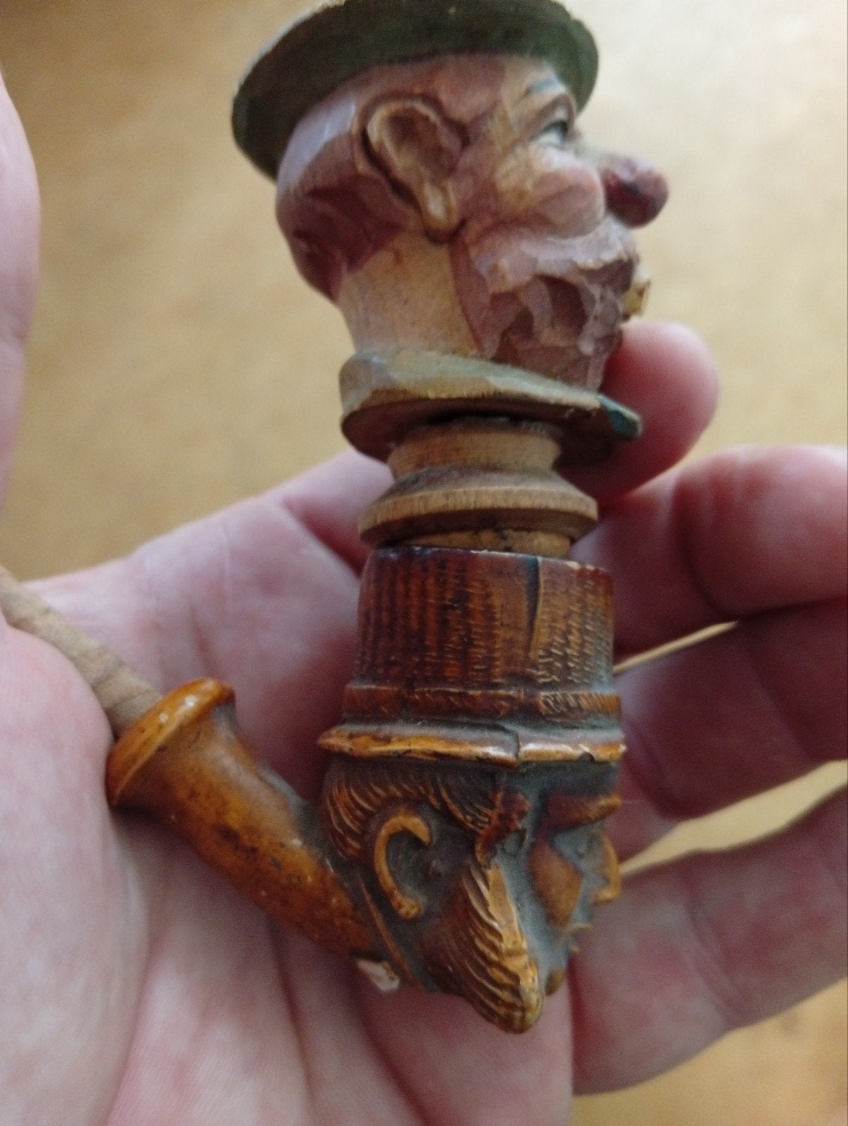 Antieke houten pijp met gebeeldhouwde hoofden, Ophalen of Verzenden