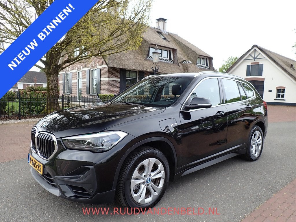 BMW X1 25e X-DRIVE HEADUP / SPORTLEER / TREKHAAK / CAMERA, 8 kWh, Gebruikt, Bedrijf, Vierwielaandrijving