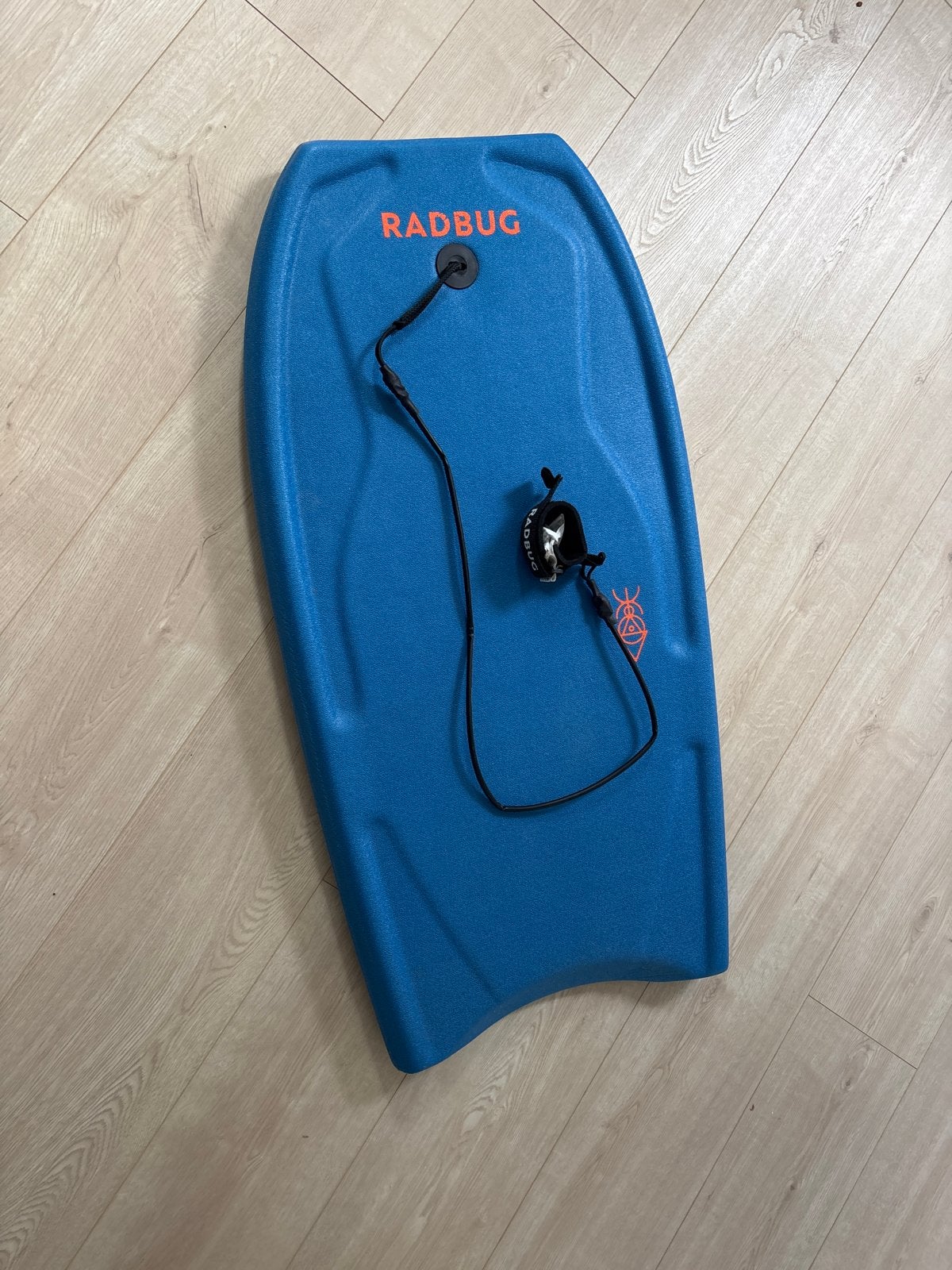 Bodyboard 100 met leash - Radbug 39” blauw, Watersport en Boten, Ophalen of Verzenden, Gebruikt, Overige typen, Met koord