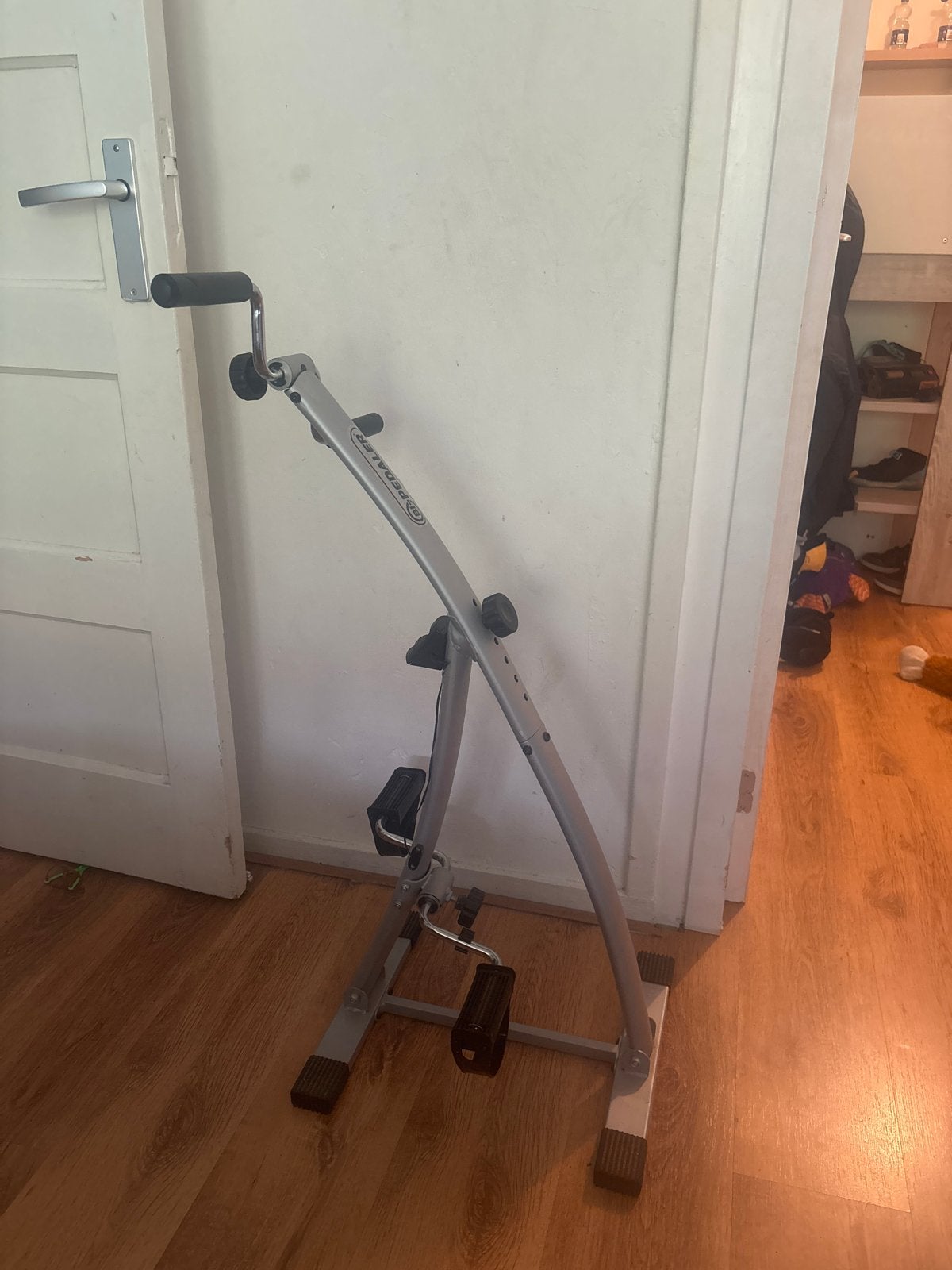 Compacte Bi-Pedaler Hometrainer - Ideaal voor Thuis, Ophalen, Gebruikt, Armen, Metaal