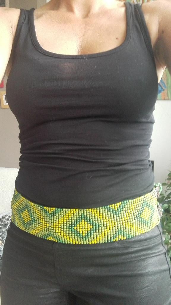 Nieuwe elastische groen/gele riem glaskralen, Kleding | Dames, Riemen en Ceinturen, Overige kleuren, 5 cm of meer, Minder dan 80 cm