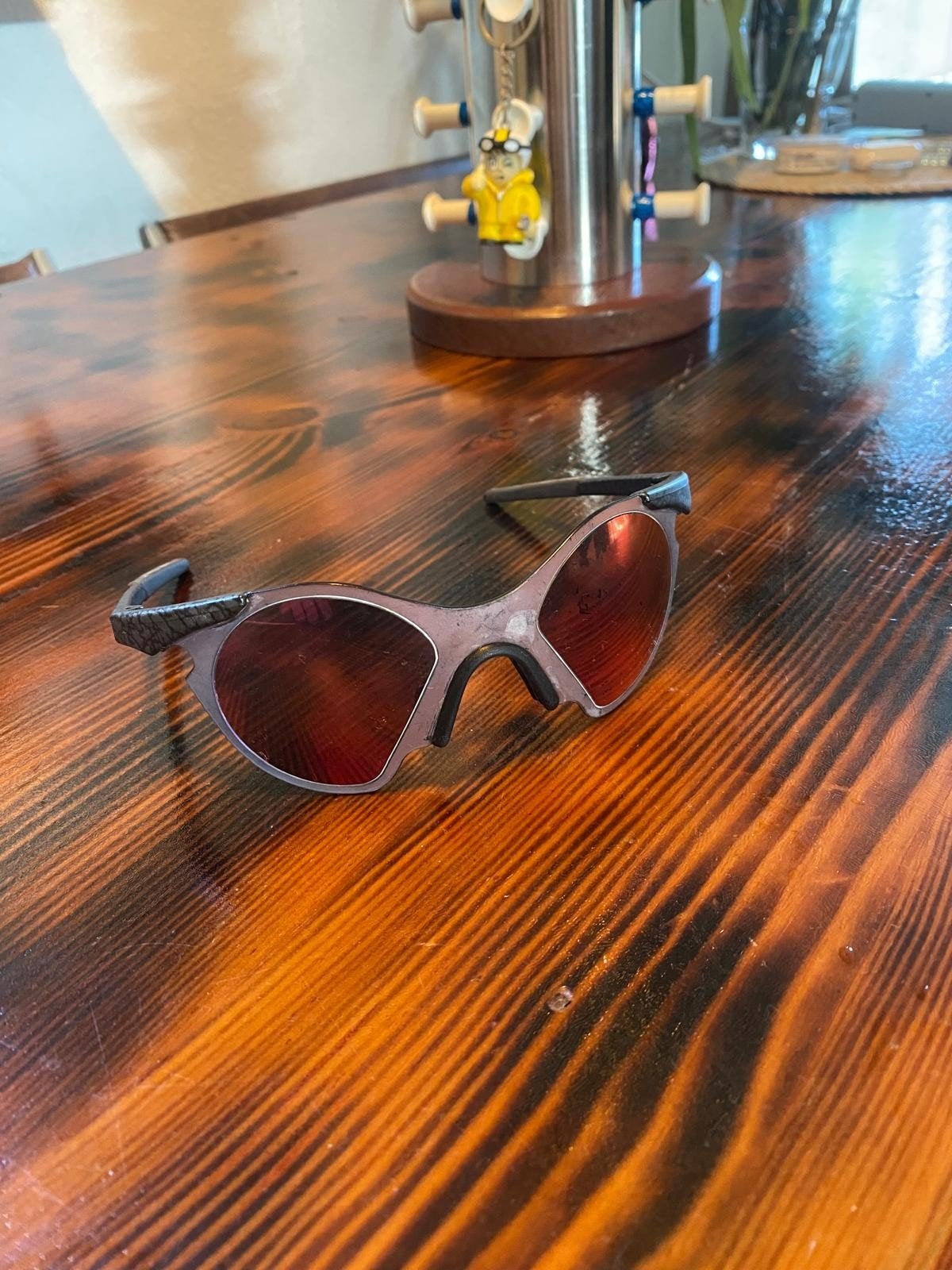 Oakley Zonnebril met Rode Glazen, Zonnebril, Ophalen of Verzenden, Zo goed als nieuw, Oakley